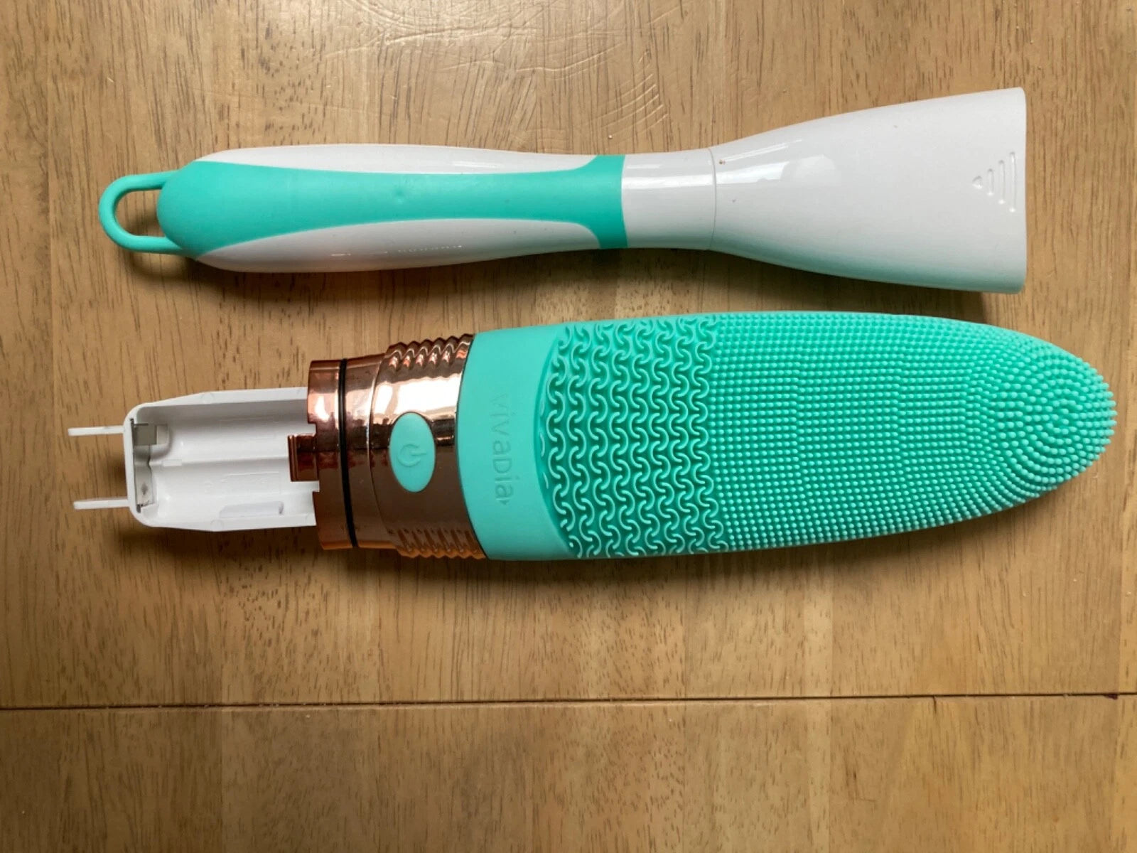 Waterproof Long Handle Silicone Massage Bath Brush W6.5 xD4 xL43cm